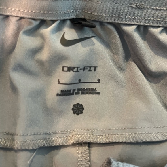 Nike Gray Athletic Shorts Lightweight Performance Fit - Picture 4 of 4